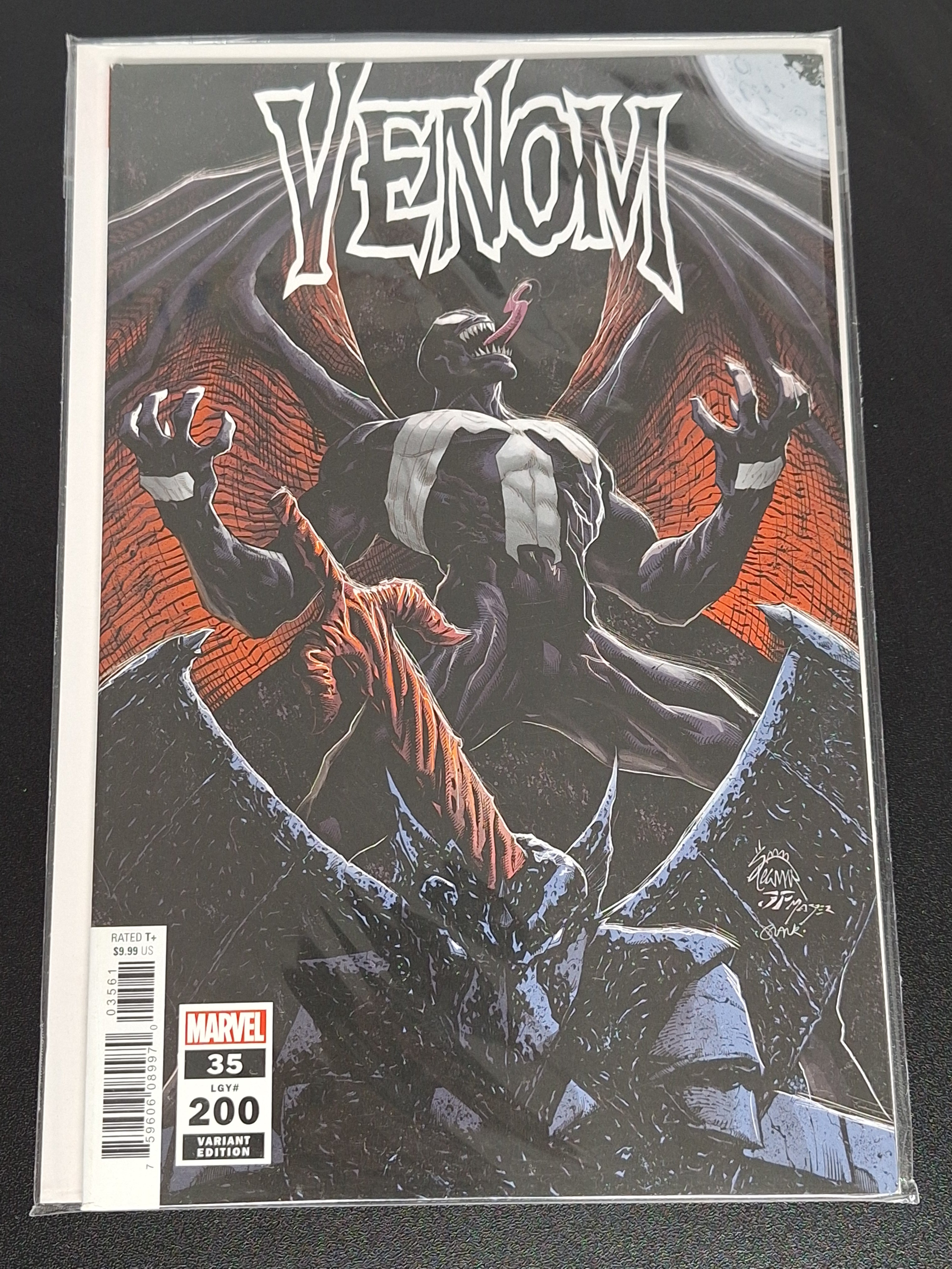 Venom 35 Ryan Stegman Exclusive - Limited to 3000 Copies