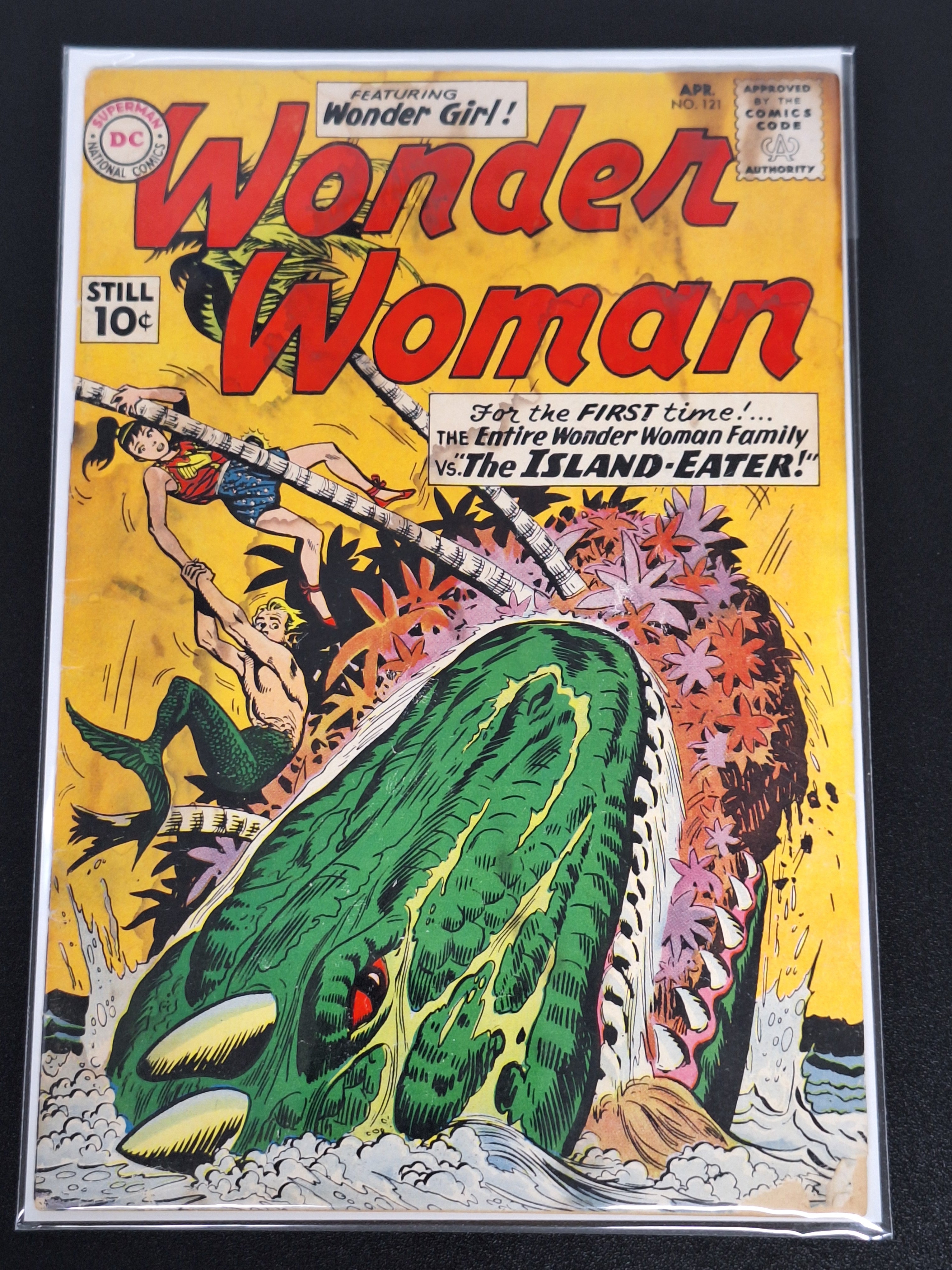 Wonder Woman 121 DC 1961 Classic 10 Cent Issue, vs The Island Eater