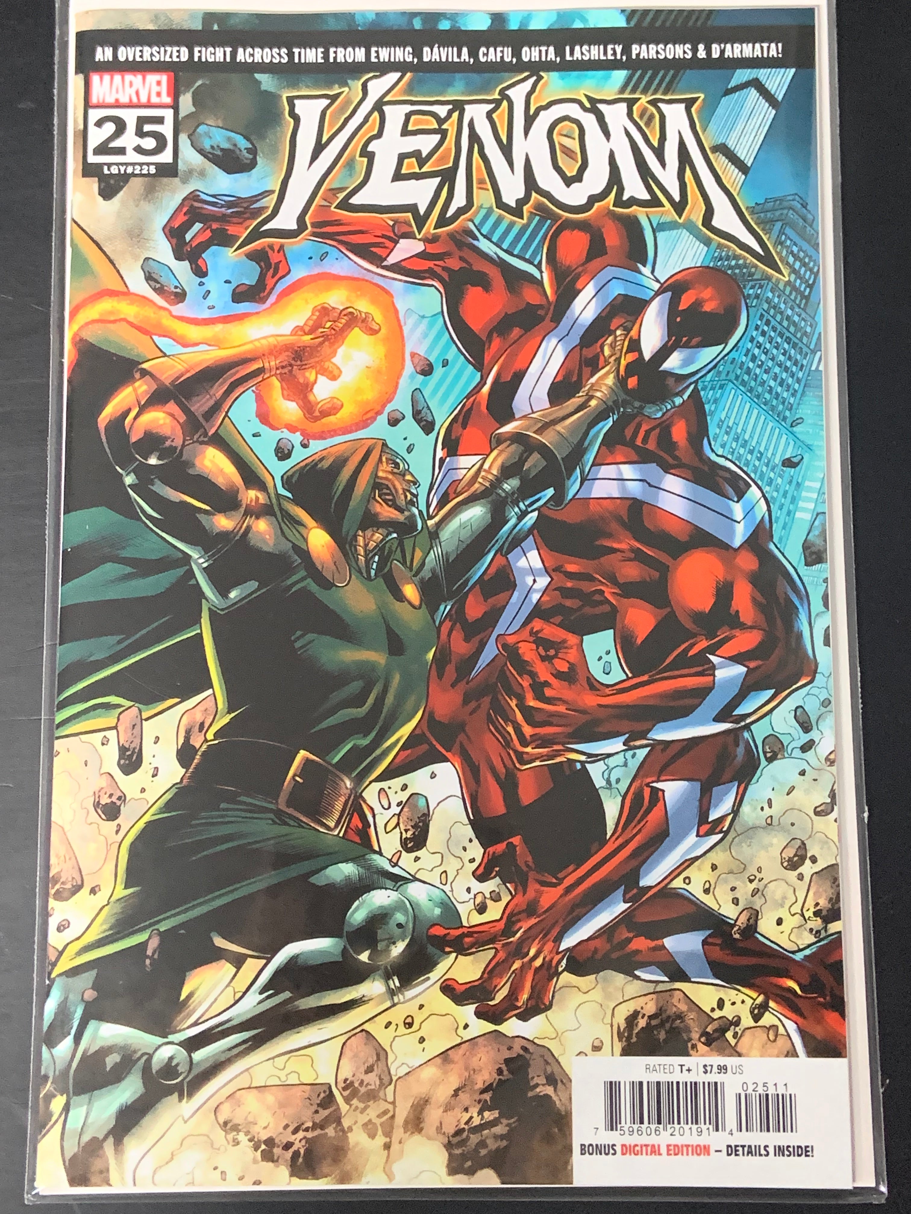 Venom 25 Marvel 2023 Cover A Oversized Issue vs Doctor Doom