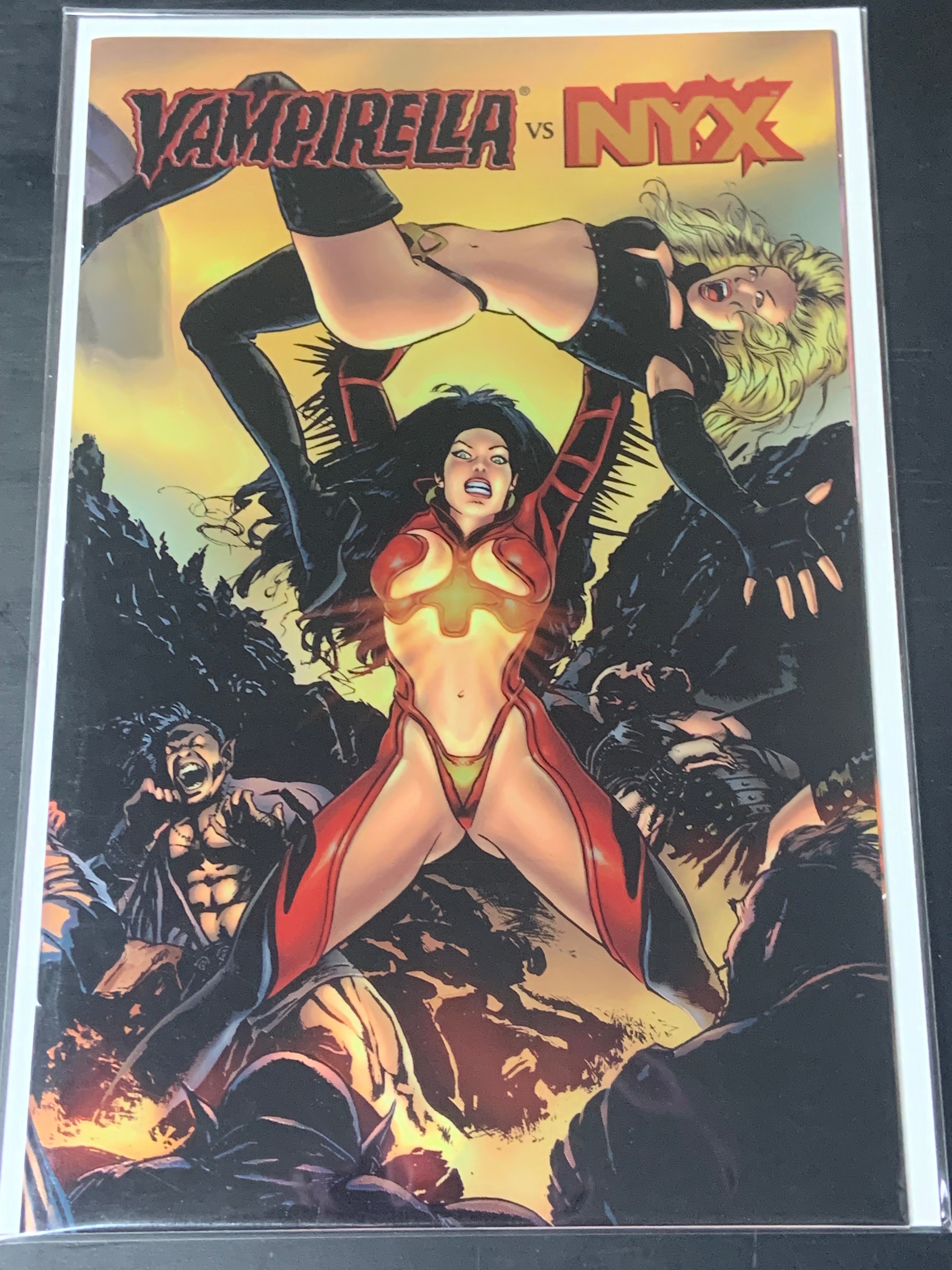 Vampirella vs Nyx 1998 Limited Edition Chromium Wraparound Cover
