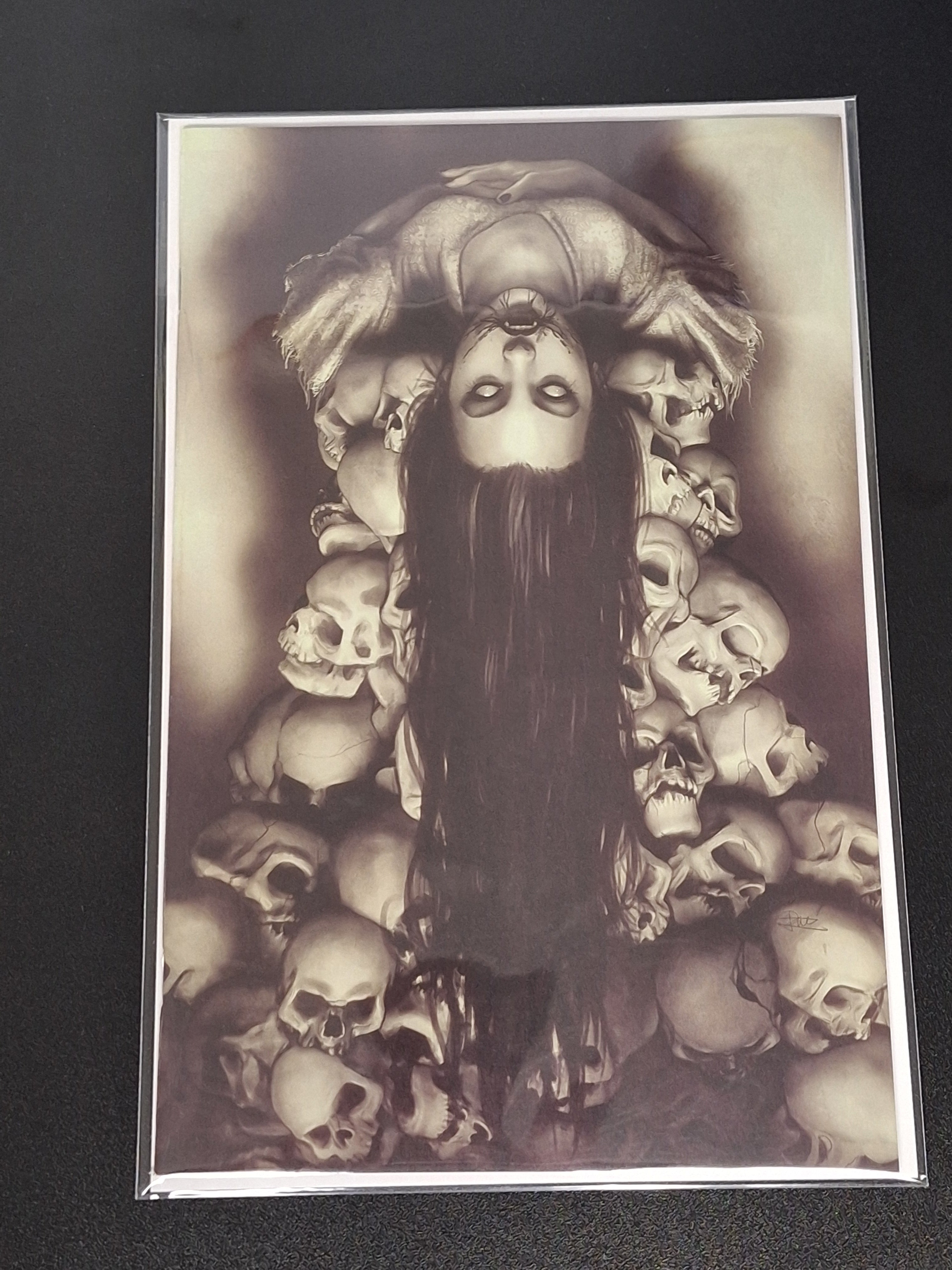 Hello Darkness 10 - Retailer Incentive 1:10 Virgin Variant