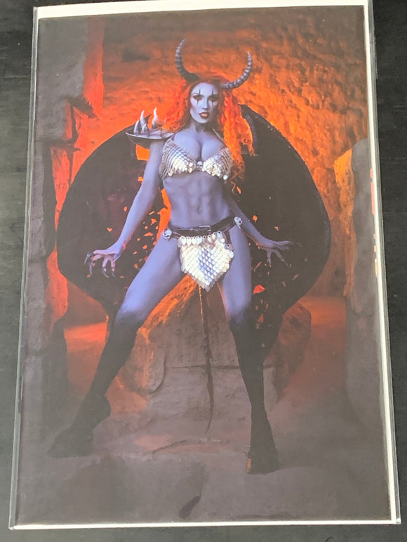 Hell Sonja 1  1:25 Photo Cosplay Virgin Variant
