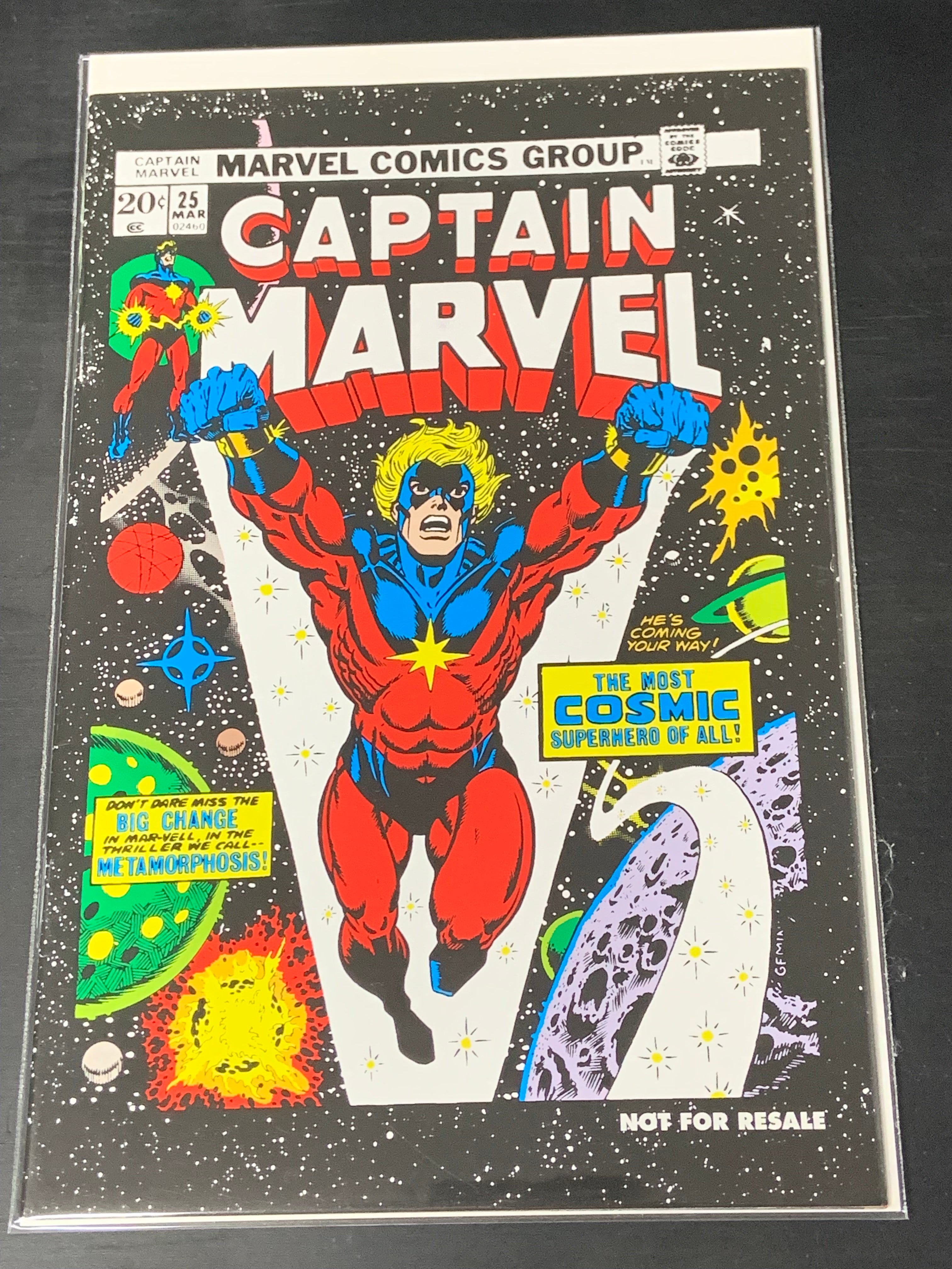 Captain Marvel 25 Marvel Legends 3006 Reprint - New Costume